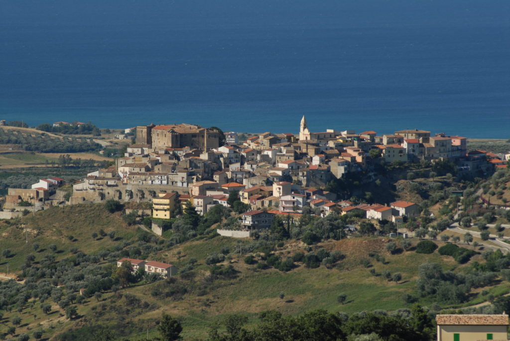 Calopezzati: dai vasi d’argilla all’attuale cittadina